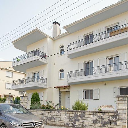 La Casa - Traditionally Elegant Apt 38M2 W Prk Grd Янина Экстерьер фото